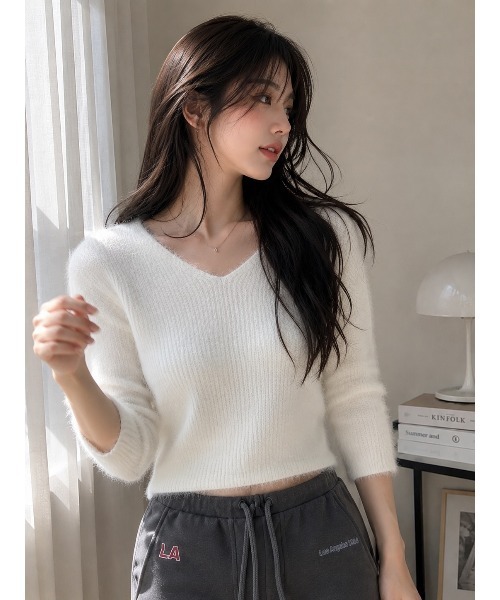 semuse(セミューズ)の「メルティタッチシャギーVネックショートトップス(ニット/セーター・レディース・ブラック/ホワイト/ピンク/グレー・M/L)」の17枚目の写真