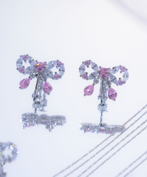 JILL by JILL STUART(ジルバイジルスチュアート)の「◇Cubic リボンイヤリング(イヤリング・レディース・ピンク/シルバー・FREE)」の2枚目の写真