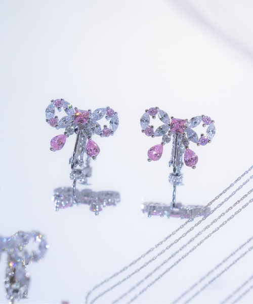 JILL by JILL STUART(ジルバイジルスチュアート)の「◇Cubic リボンイヤリング(イヤリング・レディース・ピンク/シルバー・FREE)」の3枚目の写真