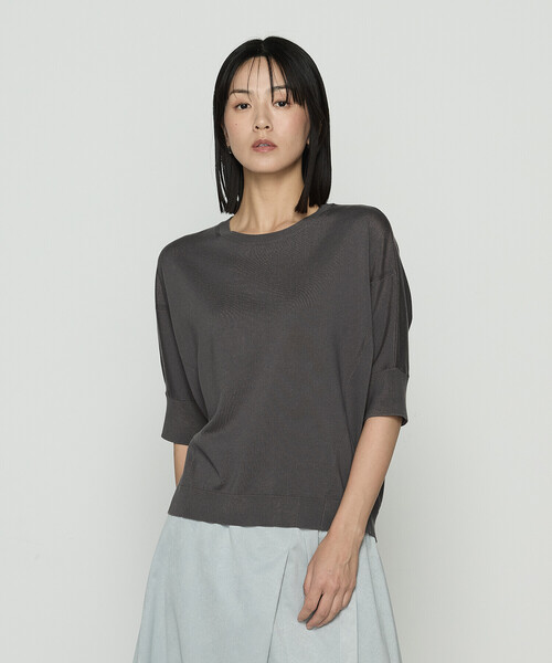 Gabardine K.T(ギャバジンケーティー)の「リヨセル天竺 ゆったりニットソー(Tシャツ/カットソー・レディース・グレー/ライトベージュ/ブラック・9号)」の2枚目の写真