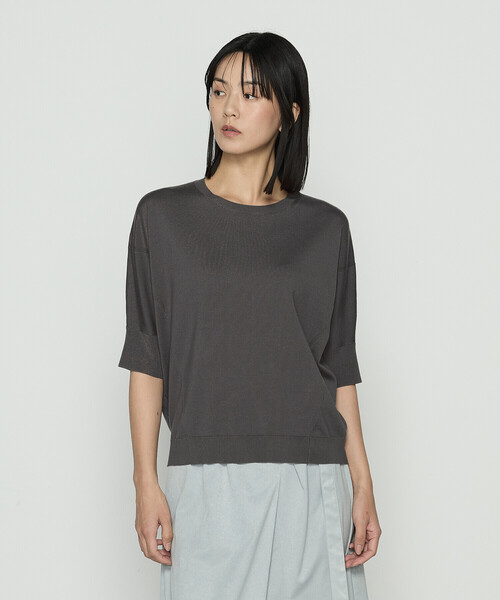 Gabardine K.T(ギャバジンケーティー)の「リヨセル天竺 ゆったりニットソー(Tシャツ/カットソー・レディース・グレー/ライトベージュ/ブラック・9号)」の5枚目の写真