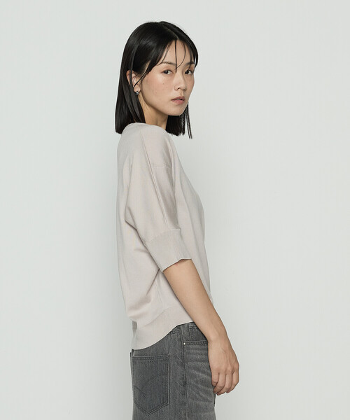 Gabardine K.T(ギャバジンケーティー)の「リヨセル天竺 ゆったりニットソー(Tシャツ/カットソー・レディース・グレー/ライトベージュ/ブラック・9号)」の9枚目の写真