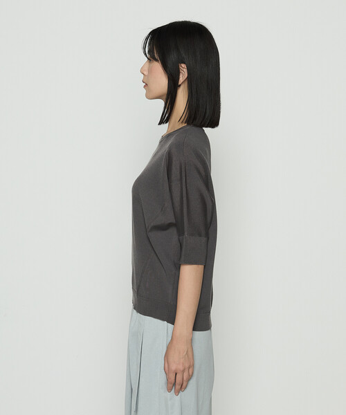 Gabardine K.T(ギャバジンケーティー)の「リヨセル天竺 ゆったりニットソー(Tシャツ/カットソー・レディース・グレー/ライトベージュ/ブラック・9号)」の11枚目の写真