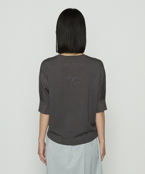 Gabardine K.T(ギャバジンケーティー)の「リヨセル天竺 ゆったりニットソー(Tシャツ/カットソー・レディース・グレー/ライトベージュ/ブラック・9号)」の12枚目の写真