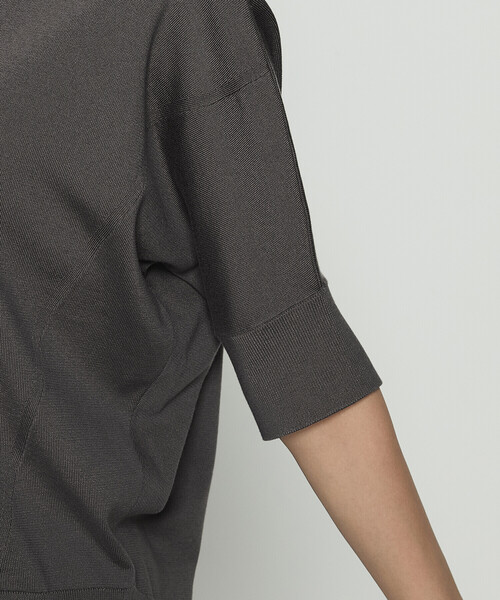 Gabardine K.T(ギャバジンケーティー)の「リヨセル天竺 ゆったりニットソー(Tシャツ/カットソー・レディース・グレー/ライトベージュ/ブラック・9号)」の14枚目の写真