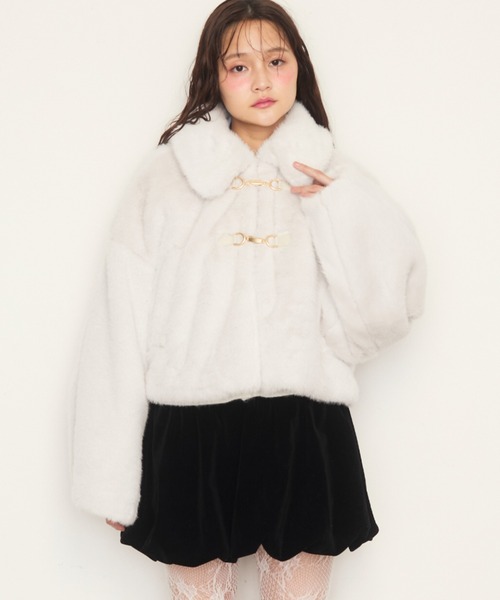 Nadana(ナダナ)の「ビット付フェイクファーショートジャケット(その他アウター・レディース・ライトグレー/ホワイト・MEDIUM)」の9枚目の写真