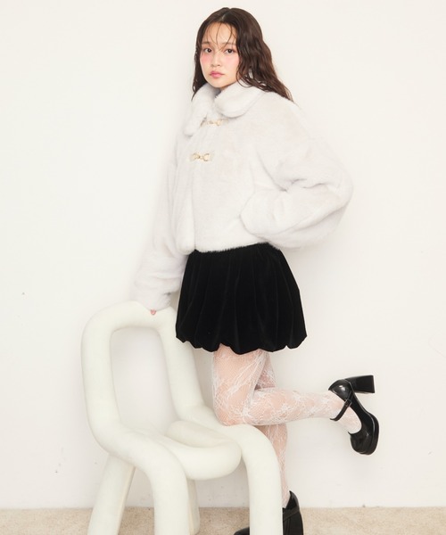 Nadana(ナダナ)の「ビット付フェイクファーショートジャケット(その他アウター・レディース・ライトグレー/ホワイト・MEDIUM)」の14枚目の写真