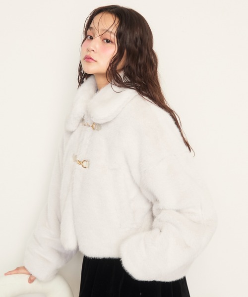 Nadana(ナダナ)の「ビット付フェイクファーショートジャケット(その他アウター・レディース・ライトグレー/ホワイト・MEDIUM)」の15枚目の写真