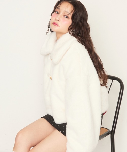 Nadana(ナダナ)の「ビット付フェイクファーショートジャケット(その他アウター・レディース・ライトグレー/ホワイト・MEDIUM)」の17枚目の写真