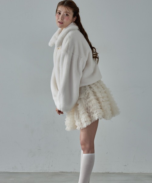 Nadana(ナダナ)の「ビット付フェイクファーショートジャケット(その他アウター・レディース・ライトグレー/ホワイト・MEDIUM)」の21枚目の写真