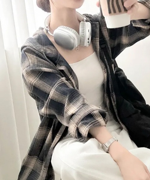 VIVID LADY(ビビッドレディー)の「チェック柄 フード付きオーバーサイズシャツ(シャツ/ブラウス・レディース・ブラック/ベージュ/ピンク・FREE)」の4枚目の写真