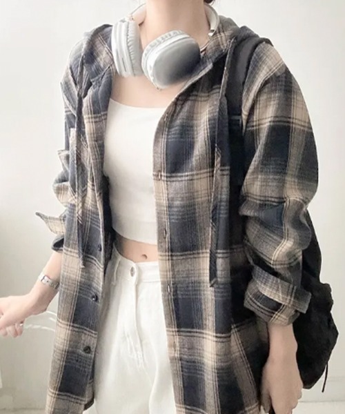 VIVID LADY(ビビッドレディー)の「チェック柄 フード付きオーバーサイズシャツ(シャツ/ブラウス・レディース・ブラック/ベージュ/ピンク・FREE)」の6枚目の写真