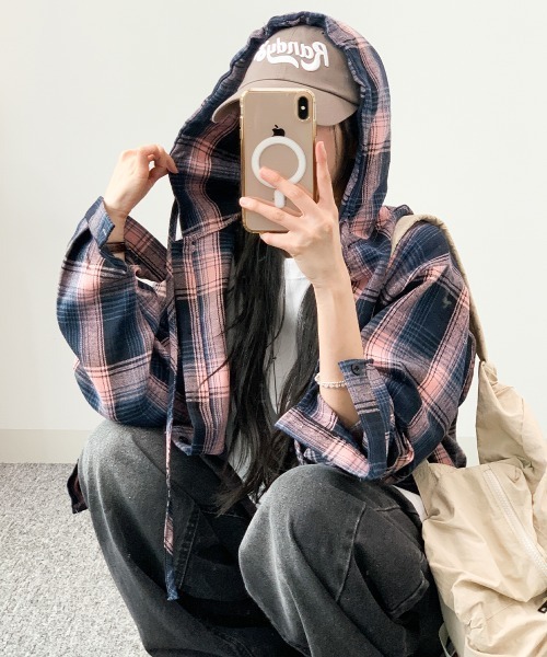 VIVID LADY(ビビッドレディー)の「チェック柄 フード付きオーバーサイズシャツ(シャツ/ブラウス・レディース・ブラック/ベージュ/ピンク・FREE)」の22枚目の写真