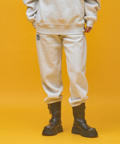 Kappa（カッパ）の「≪Kappa×and ST ウェルネスクラブ≫レギュラーフィットスウェットパンツ (ユニセックス)（スウェットパンツ・レディース・ブルー/ブラック/ホワイト・MEDIUM/LARGE/SMALL）」の4枚目の写真