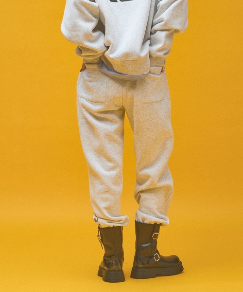 Kappa（カッパ）の「≪Kappa×and ST ウェルネスクラブ≫レギュラーフィットスウェットパンツ (ユニセックス)（スウェットパンツ・レディース・ブルー/ブラック/ホワイト・MEDIUM/LARGE/SMALL）」の5枚目の写真