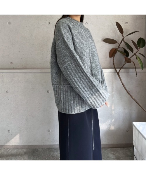 amini（アミニ）の「モックネック　リブ切替ニットプルオーバー（ニット/セーター・レディース・グレー/ブラック/アイボリー・FREE）」の17枚目の写真