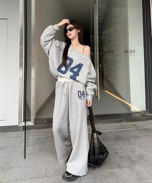 ナンバーロゴオフショルダースウェットセットアップ（セットアップ