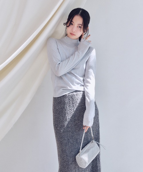 SNIDEL（スナイデル）の「バックオープンニットプルオーバー（ニット/セーター・レディース・ライトブルー/オフホワイト/グレー・F）」の6枚目の写真