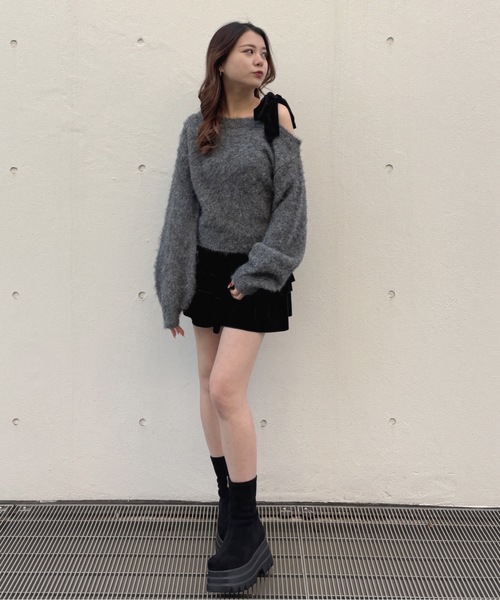 one way(ワンウェイ)の「ベロアリボンワンショルニット(ニット/セーター・レディース・グレー/レッド/ホワイト/ベージュ・FREE)」の5枚目の写真