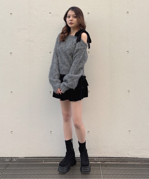 one way(ワンウェイ)の「ベロアリボンワンショルニット(ニット/セーター・レディース・グレー/レッド/ホワイト/ベージュ・FREE)」の7枚目の写真