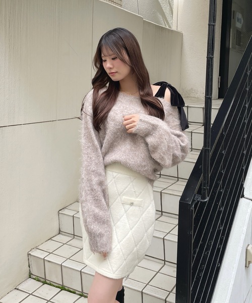 one way(ワンウェイ)の「ベロアリボンワンショルニット(ニット/セーター・レディース・グレー/レッド/ホワイト/ベージュ・FREE)」の10枚目の写真