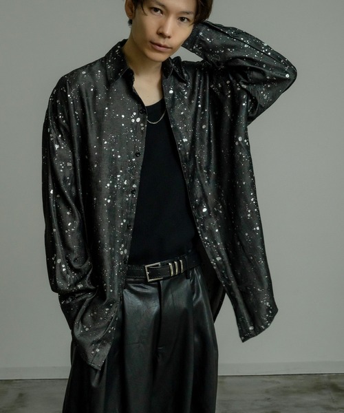 Crownor（クラウノアー）の「ペイント柄 ビッグカラーシャツ（シャツ/ブラウス・メンズ・ブラック/グレー・MEDIUM/LARGE）」の3枚目の写真