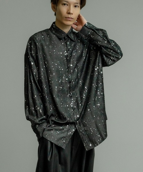 Crownor（クラウノアー）の「ペイント柄 ビッグカラーシャツ（シャツ/ブラウス・メンズ・ブラック/グレー・MEDIUM/LARGE）」の6枚目の写真