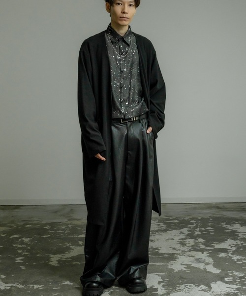 Crownor（クラウノアー）の「ペイント柄 ビッグカラーシャツ（シャツ/ブラウス・メンズ・ブラック/グレー・MEDIUM/LARGE）」の8枚目の写真