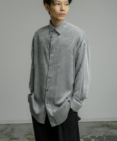 Crownor（クラウノアー）の「ペイント柄 ビッグカラーシャツ（シャツ/ブラウス・メンズ・ブラック/グレー・MEDIUM/LARGE）」の9枚目の写真