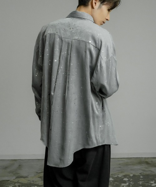 Crownor（クラウノアー）の「ペイント柄 ビッグカラーシャツ（シャツ/ブラウス・メンズ・ブラック/グレー・MEDIUM/LARGE）」の12枚目の写真