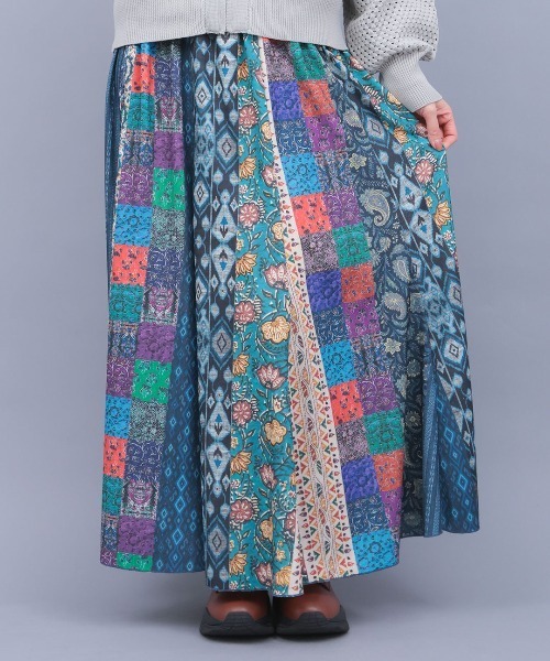 チチカカ（チチカカ）の「ファブリックプリントジャージースカート（スカート・レディース・ブルー/マルチ/ベージュ・MEDIUM/LARGE）」の2枚目の写真