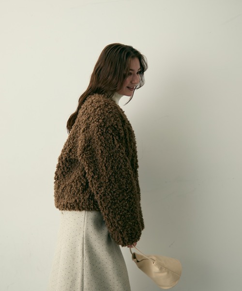 Lunea(ルネア)の「Vネックボアブルゾン(ブルゾン・レディース・ブラウン/ベージュ・FREE)」の5枚目の写真