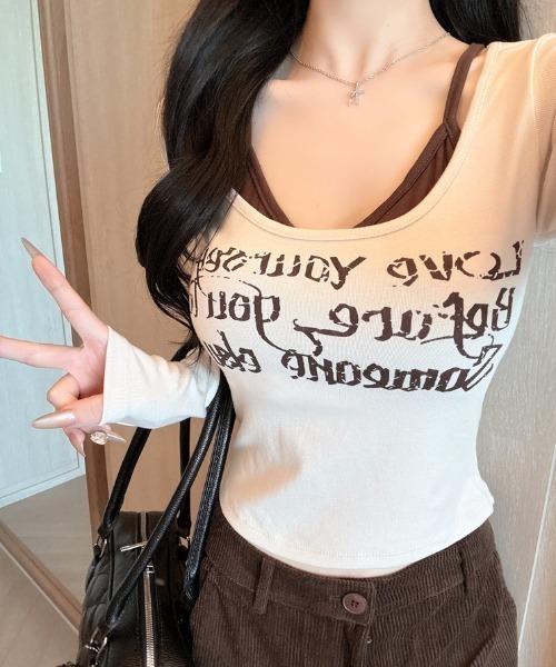lilful(リルフル)の「【26年春夏新作】カップ付き フェイクレイヤード ロングスリーブトップス(Tシャツ/カットソー・レディース・ベージュ/ホワイト/レッド/ブラック・F)」の1枚目の写真