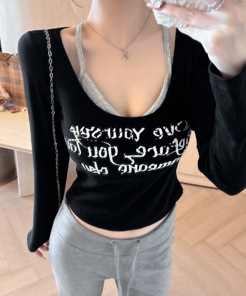 lilful(リルフル)の「【26年春夏新作】カップ付き フェイクレイヤード ロングスリーブトップス(Tシャツ/カットソー・レディース・ベージュ/ホワイト/レッド/ブラック・F)」の3枚目の写真