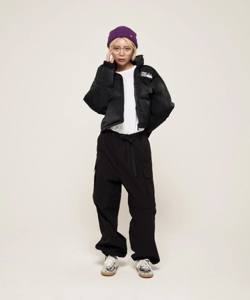 FIRST DOWN(ファーストダウン)の「FIRST DOWN SHORT BUBBLE DOWN JKT(ファーストダウン ショート バブルダウンジャケット)(ダウンジャケット/コート・レディース・ピンク/ブルー系/ブラック・SMALL/MEDIUM)」の16枚目の写真