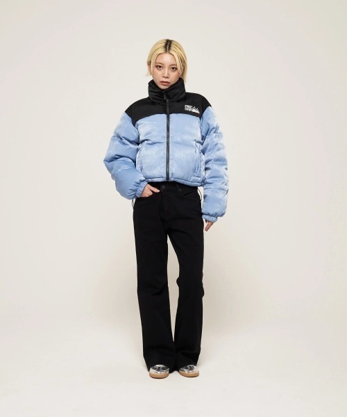 FIRST DOWN(ファーストダウン)の「FIRST DOWN SHORT BUBBLE DOWN JKT(ファーストダウン ショート バブルダウンジャケット)(ダウンジャケット/コート・レディース・ピンク/ブルー系/ブラック・SMALL/MEDIUM)」の4枚目の写真