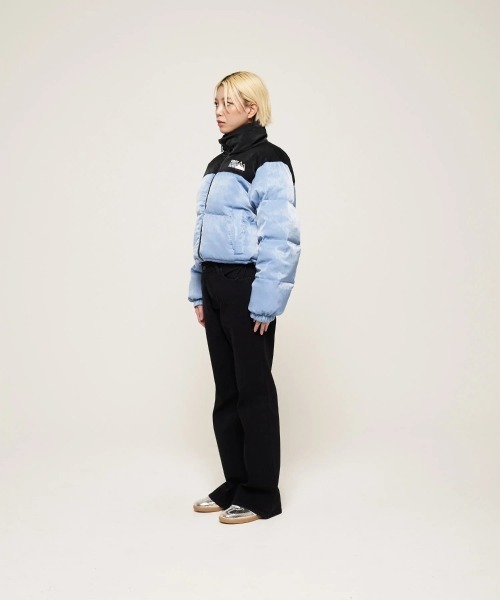 FIRST DOWN(ファーストダウン)の「FIRST DOWN SHORT BUBBLE DOWN JKT(ファーストダウン ショート バブルダウンジャケット)(ダウンジャケット/コート・レディース・ピンク/ブルー系/ブラック・SMALL/MEDIUM)」の5枚目の写真