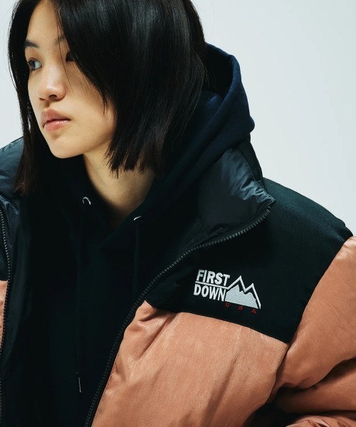 FIRST DOWN(ファーストダウン)の「FIRST DOWN SHORT BUBBLE DOWN JKT(ファーストダウン ショート バブルダウンジャケット)(ダウンジャケット/コート・レディース・ピンク/ブルー系/ブラック・SMALL/MEDIUM)」の9枚目の写真