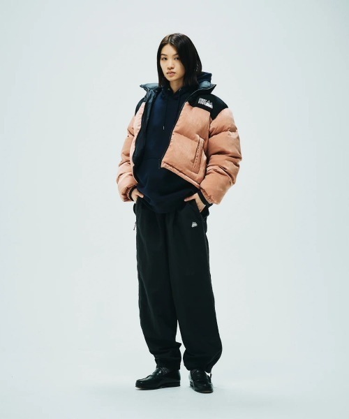 FIRST DOWN(ファーストダウン)の「FIRST DOWN SHORT BUBBLE DOWN JKT(ファーストダウン ショート バブルダウンジャケット)(ダウンジャケット/コート・レディース・ピンク/ブルー系/ブラック・SMALL/MEDIUM)」の10枚目の写真