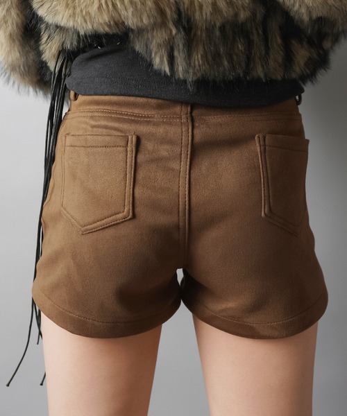 SPINNS（スピンズ）の「ウエスタンムードが今っぽ可愛い★美脚魅せスウェードショーパン（その他パンツ・レディース・ブラック/ブラウン・ONESIZE）」の6枚目の写真