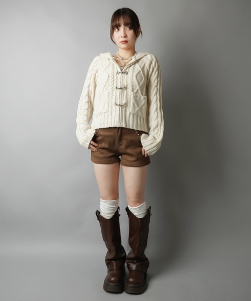 SPINNS(スピンズ)の「ウエスタンムードが今っぽ可愛い★美脚魅せスウェードショーパン(その他パンツ・レディース・ブラック/ブラウン・ONESIZE)」の21枚目の写真