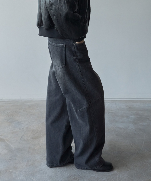 LETOILE(レトワール)の「CURVED LINE WIDE DENIM PANTS(デニムパンツ・レディース・グレー・SMALL/MEDIUM)」の2枚目の写真