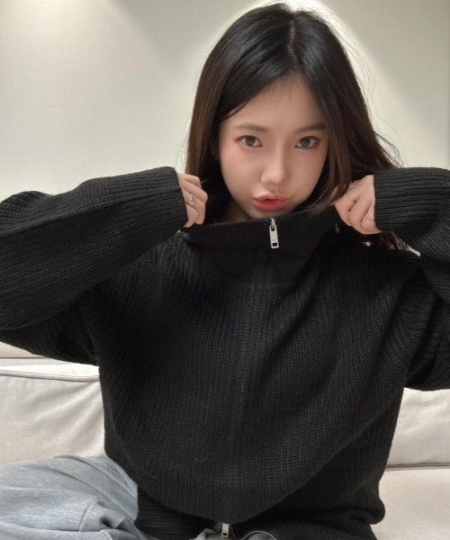 Vini（ヴィニ）の「【Vini】オーバーサイズ ダブルジップ ニット カーディガン（カーディガン/ボレロ・レディース・ベージュ/チャコールグレー/ブラック・MEDIUM/LARGE）」の4枚目の写真