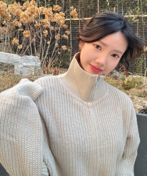 Vini（ヴィニ）の「【Vini】オーバーサイズ ダブルジップ ニット カーディガン（カーディガン/ボレロ・レディース・ベージュ/チャコールグレー/ブラック・MEDIUM/LARGE）」の7枚目の写真