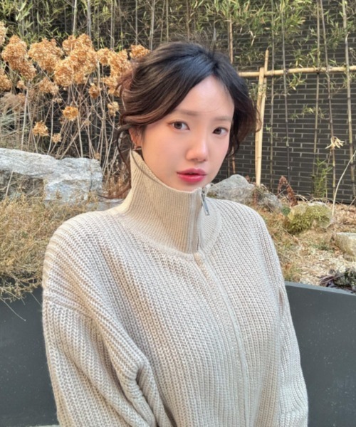 Vini（ヴィニ）の「【Vini】オーバーサイズ ダブルジップ ニット カーディガン（カーディガン/ボレロ・レディース・ベージュ/チャコールグレー/ブラック・MEDIUM/LARGE）」の8枚目の写真