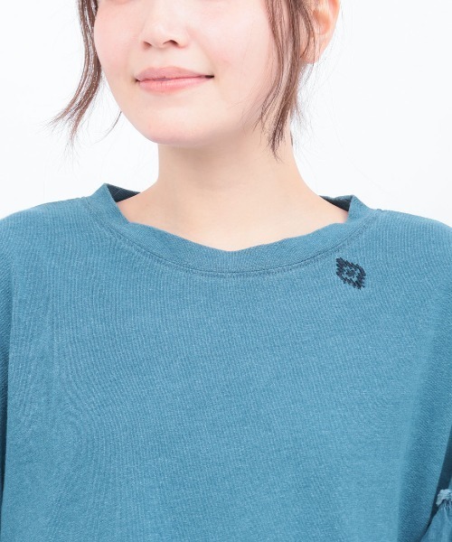 チチカカ(チチカカ)の「デニム×インディゴ天竺プルオーバー(Tシャツ/カットソー・レディース・ネイビー/ブルー・FREE)」の9枚目の写真