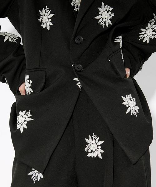 Ezick(エジック)の「Embroidery single jacket 刺繍シングルジャケット(テーラードジャケット・レディース・グレー/ブラック・FREE)」の5枚目の写真