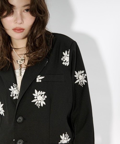 Ezick(エジック)の「Embroidery single jacket 刺繍シングルジャケット(テーラードジャケット・レディース・グレー/ブラック・FREE)」の8枚目の写真