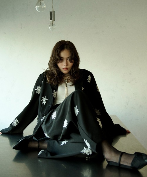 Ezick(エジック)の「Embroidery single jacket 刺繍シングルジャケット(テーラードジャケット・レディース・グレー/ブラック・FREE)」の20枚目の写真