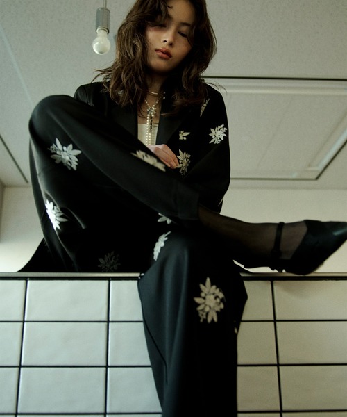 Ezick(エジック)の「Embroidery single jacket 刺繍シングルジャケット(テーラードジャケット・レディース・グレー/ブラック・FREE)」の22枚目の写真